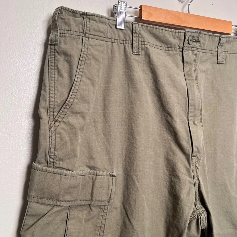 Levi Strauss Cargo Shorts Loose Fit Cotton Ripstop Mens 42 Olive Green Utility